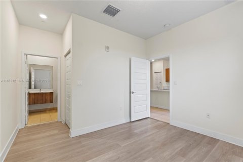 Condo in Doral, Florida, 2 bedrooms  № 1880300 - photo 24