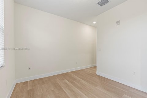 Condo in Doral, Florida, 2 bedrooms  № 1880300 - photo 23