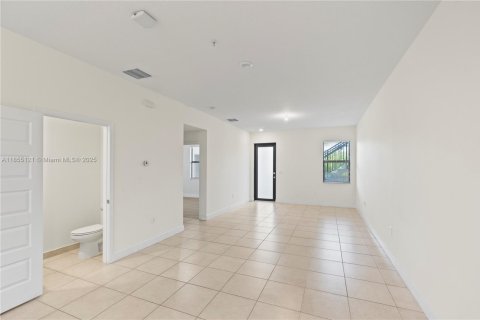 Condo in Doral, Florida, 2 bedrooms  № 1880300 - photo 17
