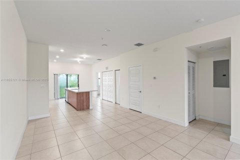 Condo in Doral, Florida, 2 bedrooms  № 1880300 - photo 8