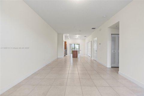 Condo in Doral, Florida, 2 bedrooms  № 1880300 - photo 10