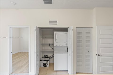 Condo in Doral, Florida, 2 bedrooms  № 1880300 - photo 20