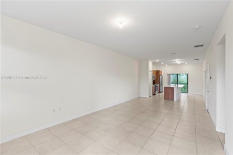 Condo in Doral, Florida, 2 bedrooms  № 1880300 - photo 9