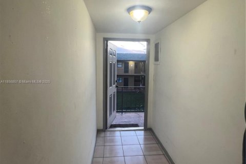 Condo in Coral Springs, Florida, 2 bedrooms  № 1883802 - photo 10