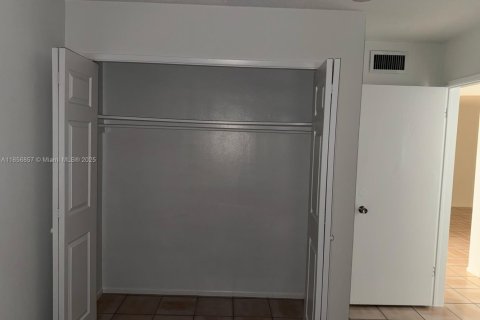 Condo in Coral Springs, Florida, 2 bedrooms № 1883802 - photo 13