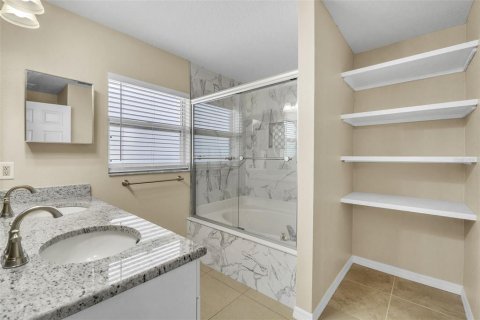 House in Orlando, Florida 6 bedrooms, 273.88 sq.m. № 1909997 - photo 13