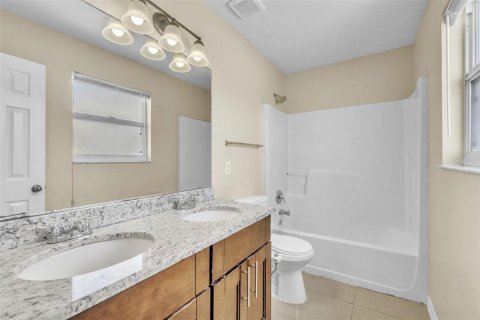 House in Orlando, Florida 6 bedrooms, 273.88 sq.m. № 1909997 - photo 16