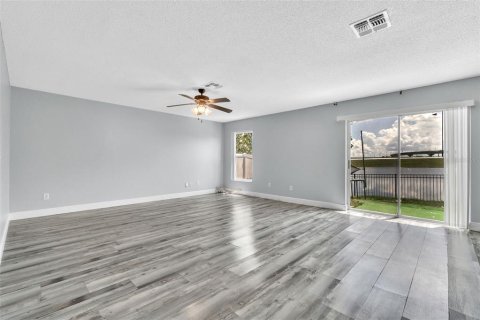 House in Orlando, Florida 6 bedrooms, 273.88 sq.m. № 1909997 - photo 7