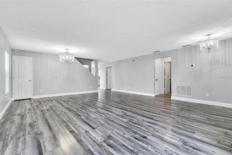 House in Orlando, Florida 6 bedrooms, 273.88 sq.m. № 1909997 - photo 5