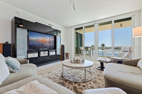 Condo in Tierra Verde, Florida, 3 bedrooms  № 2396415 - photo 17