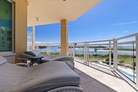 Condo in Tierra Verde, Florida, 3 bedrooms  № 2396415 - photo 25