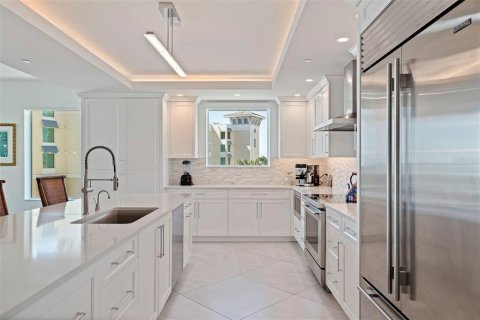 Condo in Tierra Verde, Florida, 3 bedrooms  № 2396415 - photo 8