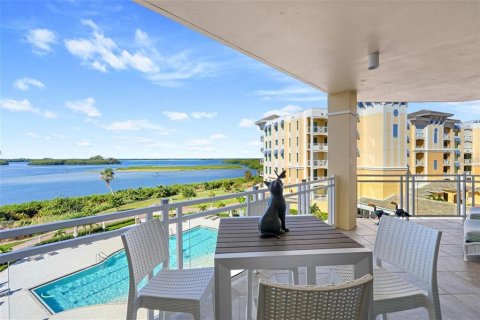Condo in Tierra Verde, Florida, 3 bedrooms  № 2396415 - photo 24