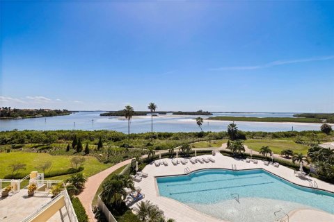 Condo in Tierra Verde, Florida, 3 bedrooms  № 2396415 - photo 27