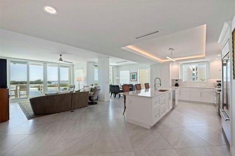Condo in Tierra Verde, Florida, 3 bedrooms  № 2396415 - photo 7