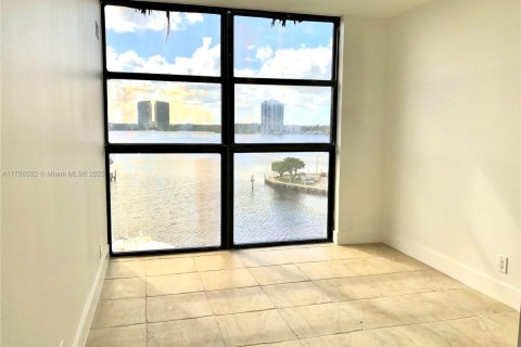 Condo in Aventura, Florida, 2 bedrooms  № 1867566 - photo 18