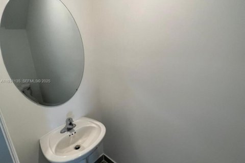 Снять в аренду виллу или дом в Хомстед, Флорида 3 спальни, 134.06м2, № 1989541 - фото 9