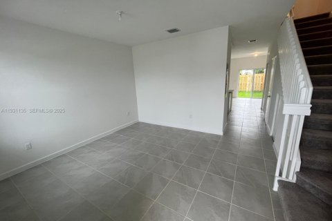 Снять в аренду виллу или дом в Хомстед, Флорида 3 спальни, 134.06м2, № 1989541 - фото 2