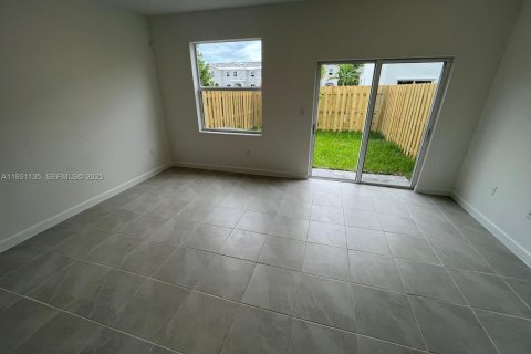 Снять в аренду виллу или дом в Хомстед, Флорида 3 спальни, 134.06м2, № 1989541 - фото 24