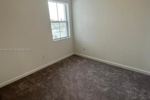 Снять в аренду виллу или дом в Хомстед, Флорида 3 спальни, 134.06м2, № 1989541 - фото 18