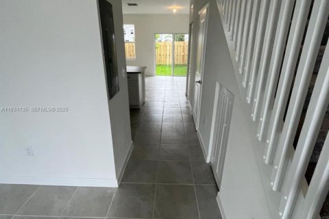 Снять в аренду виллу или дом в Хомстед, Флорида 3 спальни, 134.06м2, № 1989541 - фото 4