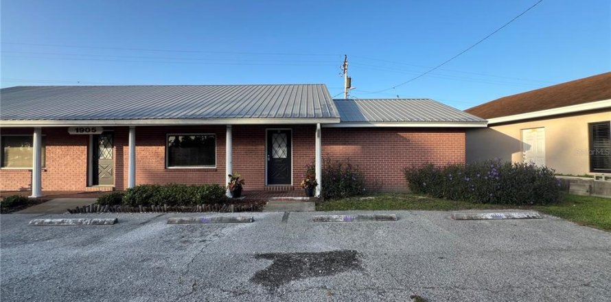 Commercial property in Plant City, Florida 92.9 sq.m. № 1832983