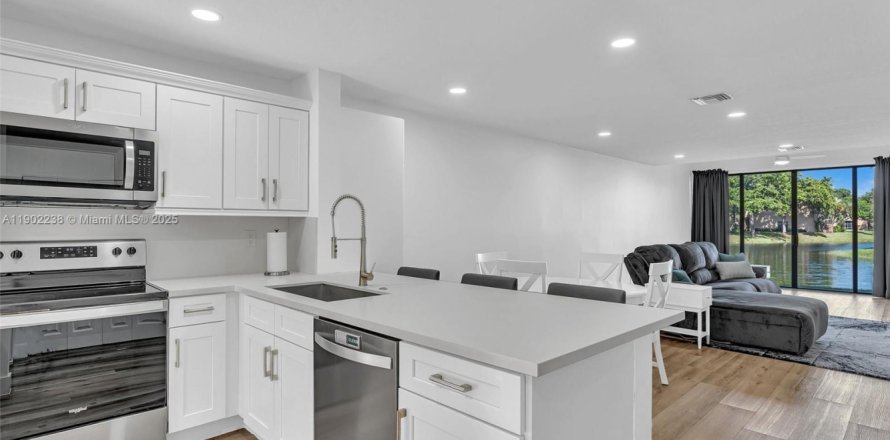 Touwnhouse à Coconut Creek, Floride 2 chambres, 124.77 m2 № 1955284