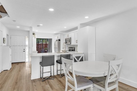 Touwnhouse à vendre à Coconut Creek, Floride: 2 chambres, 124.77 m2 № 1955284 - photo 12