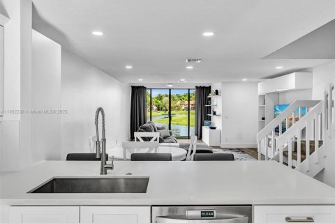 Touwnhouse à vendre à Coconut Creek, Floride: 2 chambres, 124.77 m2 № 1955284 - photo 7