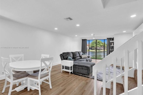 Touwnhouse à vendre à Coconut Creek, Floride: 2 chambres, 124.77 m2 № 1955284 - photo 11