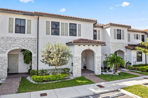 Купить таунхаус в Хомстед, Флорида 1 комната, 149.76м2, № 2049499 - фото 2