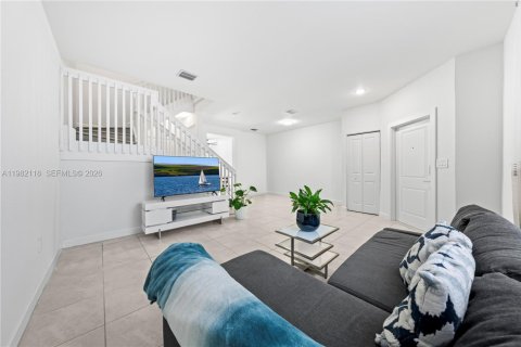 Купить таунхаус в Хомстед, Флорида 1 комната, 149.76м2, № 2049499 - фото 7