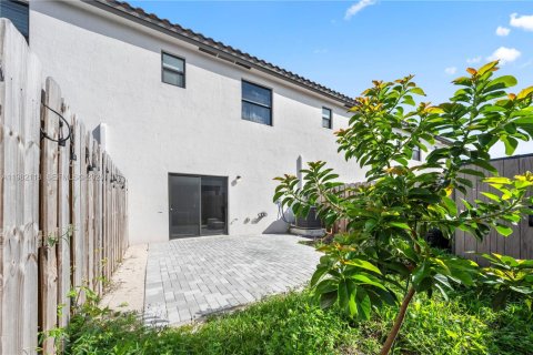 Купить таунхаус в Хомстед, Флорида 1 комната, 149.76м2, № 2049499 - фото 4