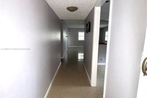 Снять в аренду кондоминиум в Дания-Бич, Флорида 2 спальни, 98.48м2, № 1943684 - фото 9