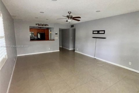 Снять в аренду кондоминиум в Дания-Бич, Флорида 2 спальни, 98.48м2, № 1943684 - фото 14