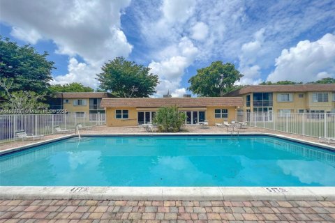 Снять в аренду кондоминиум в Дания-Бич, Флорида 2 спальни, 98.48м2, № 1943684 - фото 8