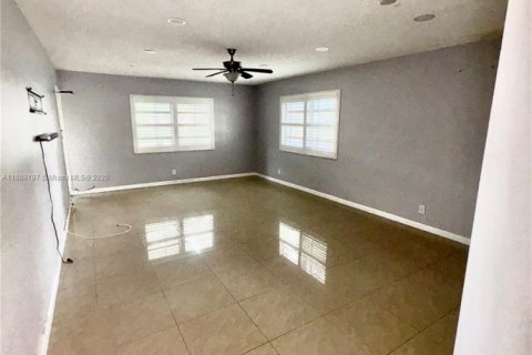 Снять в аренду кондоминиум в Дания-Бич, Флорида 2 спальни, 98.48м2, № 1943684 - фото 13