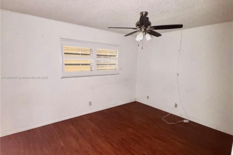 Снять в аренду кондоминиум в Дания-Бич, Флорида 2 спальни, 98.48м2, № 1943684 - фото 17