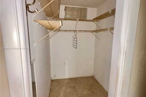 Снять в аренду кондоминиум в Дания-Бич, Флорида 2 спальни, 98.48м2, № 1943684 - фото 22