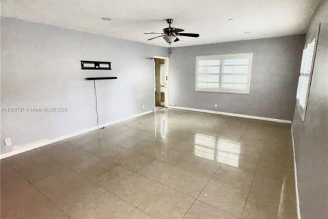 Снять в аренду кондоминиум в Дания-Бич, Флорида 2 спальни, 98.48м2, № 1943684 - фото 16