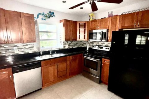 Снять в аренду кондоминиум в Дания-Бич, Флорида 2 спальни, 98.48м2, № 1943684 - фото 12