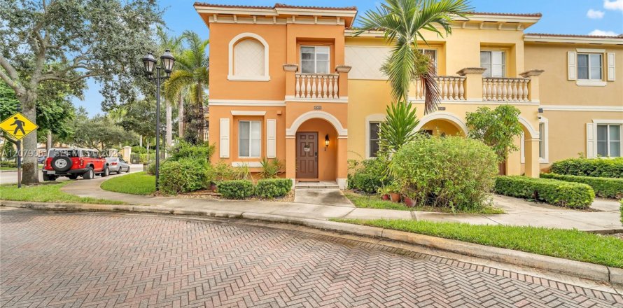 Touwnhouse à Miramar, Floride 3 chambres, 117.06 m2 № 2323914