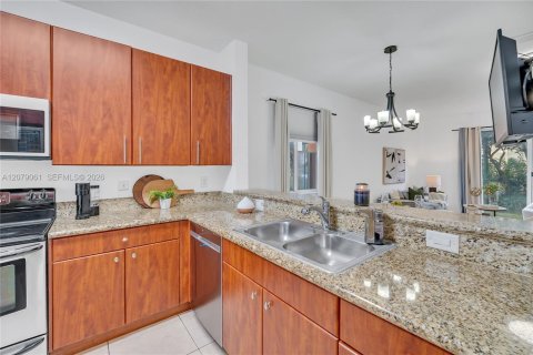 Touwnhouse à vendre à Miramar, Floride: 3 chambres, 117.06 m2 № 2323914 - photo 7