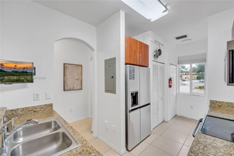 Touwnhouse à vendre à Miramar, Floride: 3 chambres, 117.06 m2 № 2323914 - photo 6