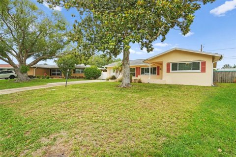 Villa ou maison à vendre à Clearwater, Floride: 2 chambres, 136.47 m2 № 2107726 - photo 5