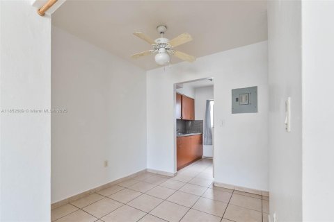Villa ou maison à louer à Miami Beach, Floride: 818.19 m2 № 1872240 - photo 15