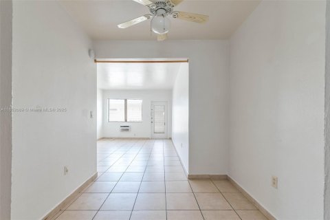 Villa ou maison à louer à Miami Beach, Floride: 818.19 m2 № 1872240 - photo 12