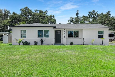 House in Tampa, Florida 4 bedrooms, 143.26 sq.m. № 1832900 - photo 1