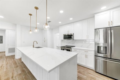 House in Tampa, Florida 4 bedrooms, 143.26 sq.m. № 1832900 - photo 7