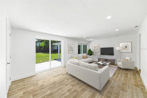 House in Tampa, Florida 4 bedrooms, 143.26 sq.m. № 1832900 - photo 18